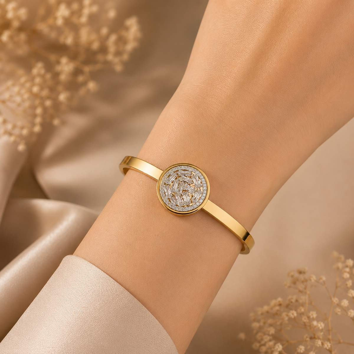 Eira Diamond Handcuff