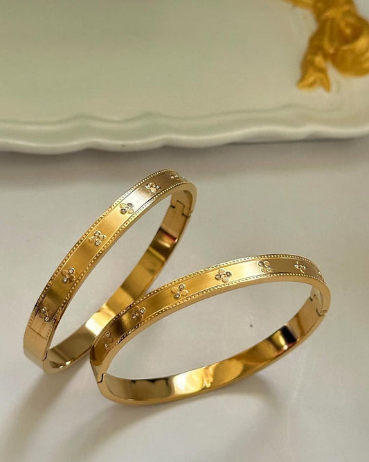 Clover Vanclief Handcuff