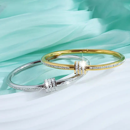 Buckle Zircon Handcuff