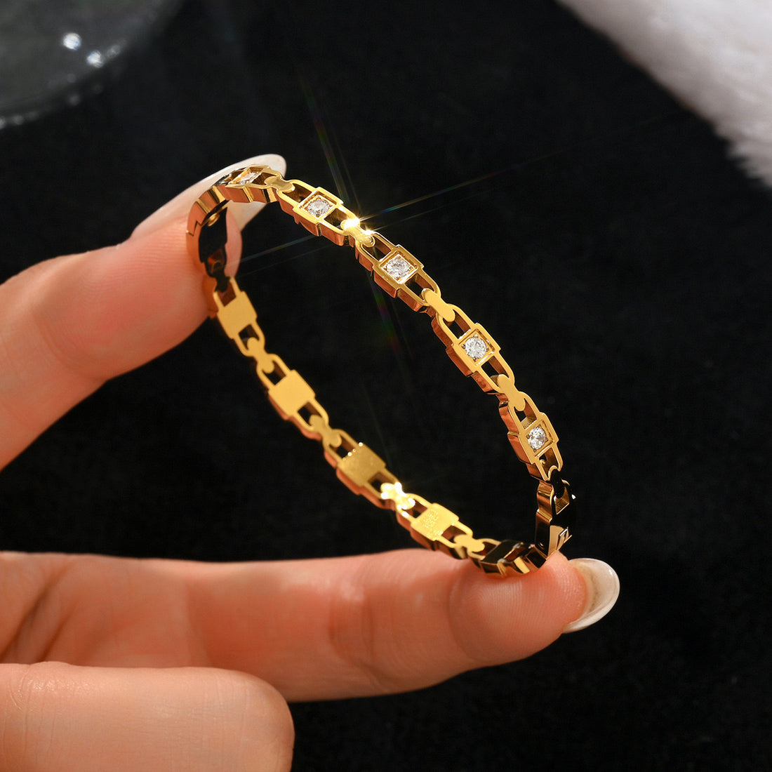 Link Crown Handcuff