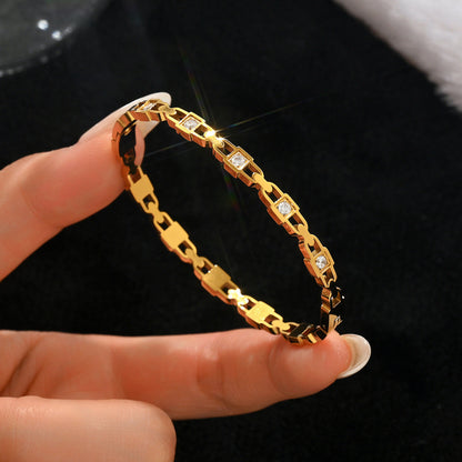 Link Crown Handcuff