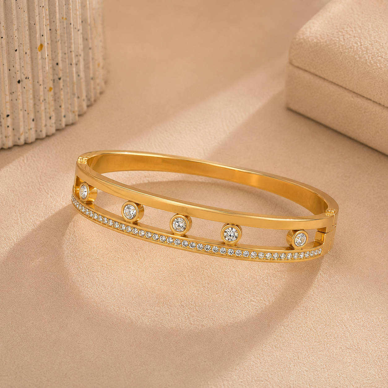Stella Handcuff