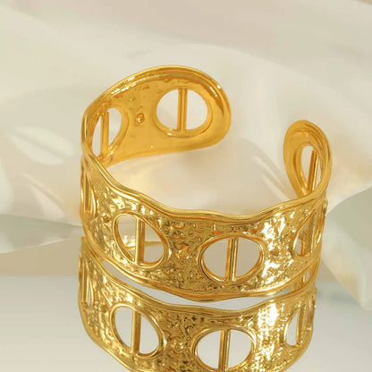 Fleur Circular Handcuff