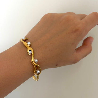Pearl Handcuff