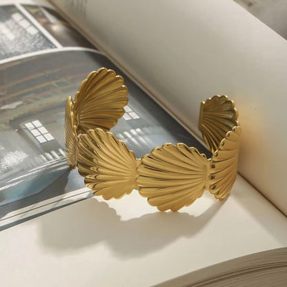 Fleur Shell Handcuff