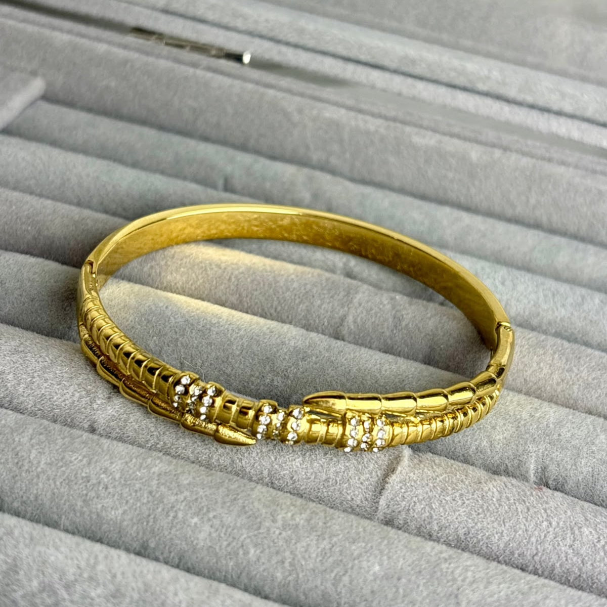 Tail Crystal Handcuff